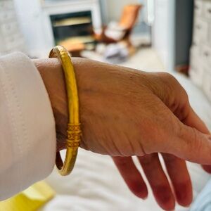 Elegant Gold Bracelet